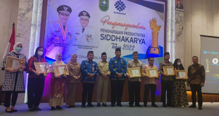 Penyerahan Penghargaa SIDDHAKARYA